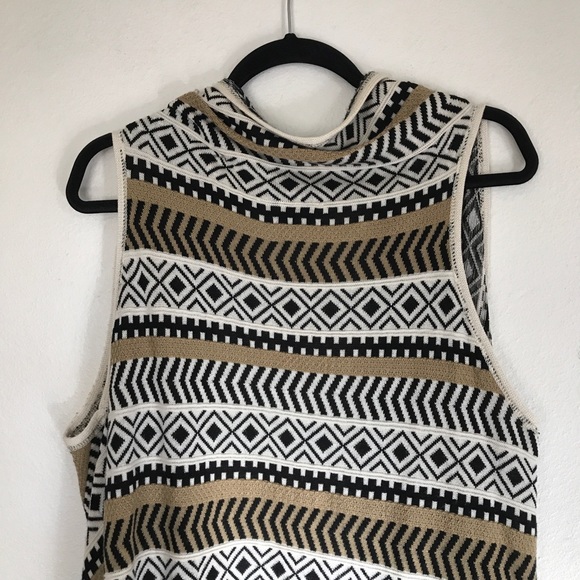 212 New York Knit Asymmetric Patterned Vest - Picture 4 of 7